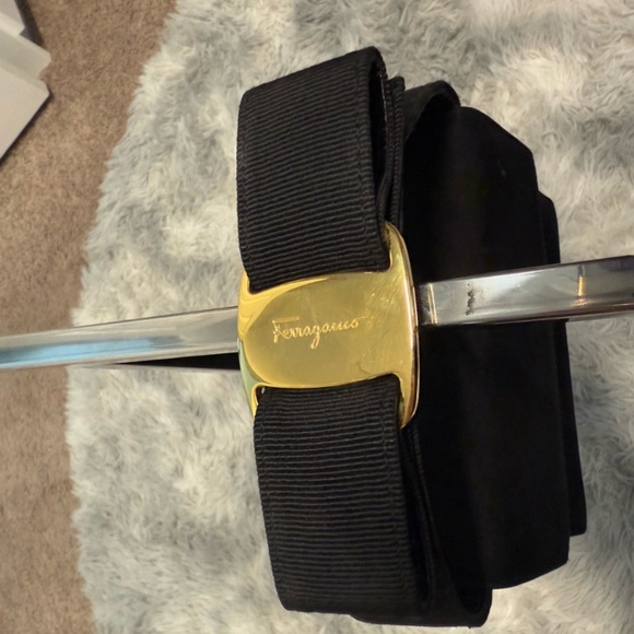 Salvatore Ferragamo black suede handbag with bow accent - Picture 3 of 6